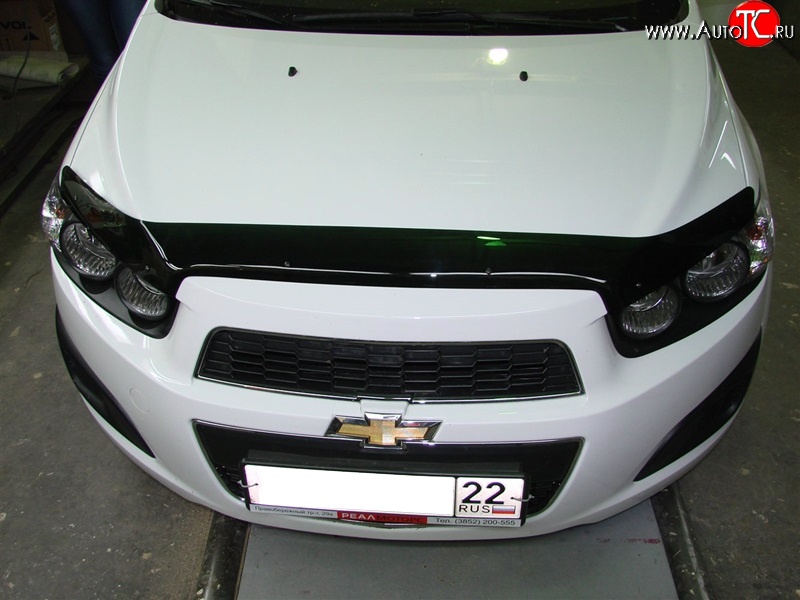 2 699 р. Дефлектор капота SIM  Chevrolet Aveo  T300 (2011-2015) седан, хэтчбек  с доставкой в г. Воронеж