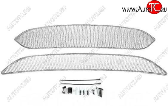2 204 р. Сетка в воздухозаборник бампера Arbori (20 мм, сота, кроме комплектации Titanium) Ford Focus 3 хэтчбэк рестайлинг (2014-2019) (Хром)  с доставкой в г. Воронеж