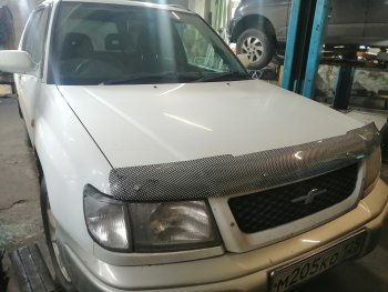 2 399 р. Дефлектор капота CA-Plastiс  Subaru Forester  SF (1997-2000) дорестайлинг (Шелкография карбон-серебро)  с доставкой в г. Воронеж. Увеличить фотографию 4