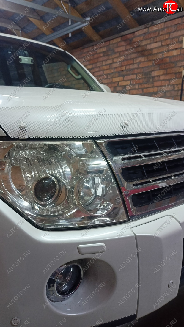 2 199 р. Дефлектор капота CA-Plastiс  Mitsubishi Pajero  4 V90 (2006-2020) дорестайлинг, 1-ый рестайлинг, 2-ой рестайлинг (серия Шелкография белая)  с доставкой в г. Воронеж
