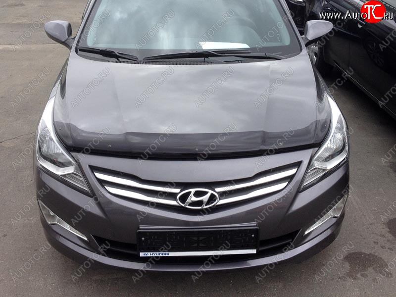 3 299 р. Дефлектор капота SIM  Hyundai Solaris  RBr (2014-2017) седан рестайлинг, хэтчбэк рестайлинг  с доставкой в г. Воронеж