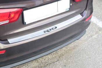 2 239 р. Защитная накладка заднего бампера Petroil Tuning KIA Rio 4 FB дорестайлинг седан (2016-2020) (Нержавейка полированная с надписью)  с доставкой в г. Воронеж. Увеличить фотографию 2
