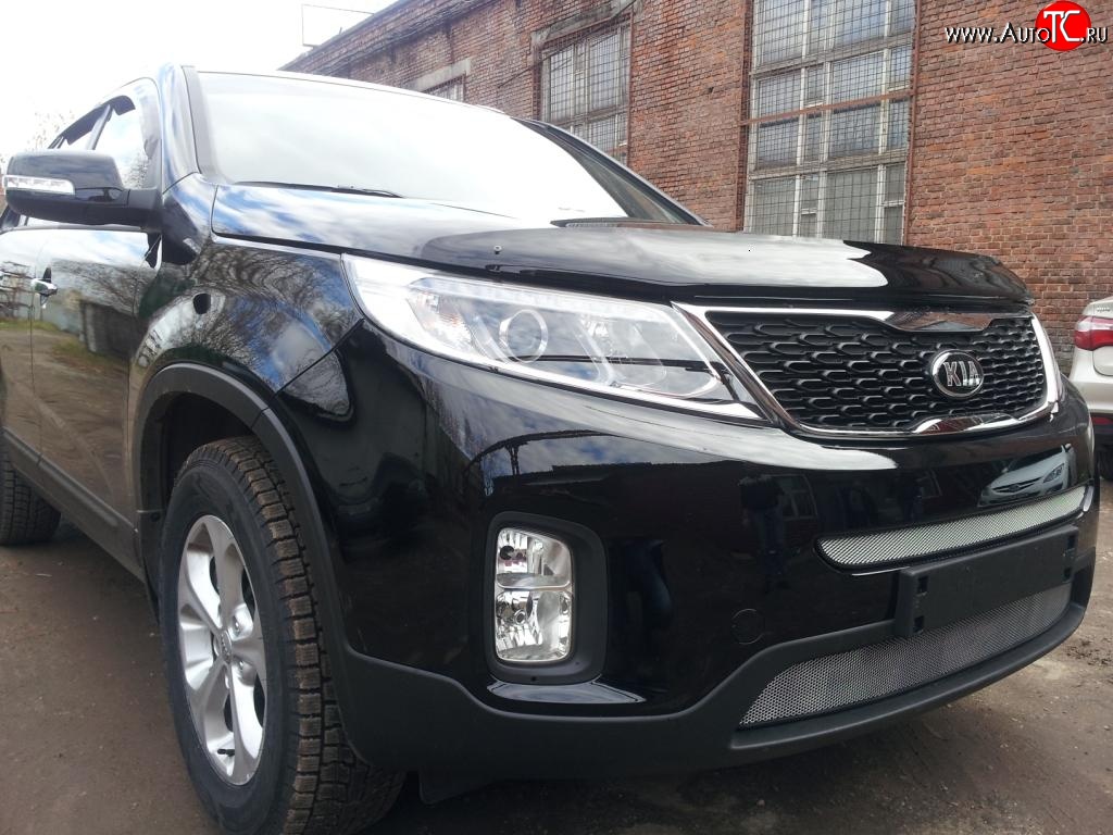 1 379 р. Средняя сетка на бампер Russtal (хром) KIA Sorento XM рестайлинг (2012-2015)  с доставкой в г. Воронеж