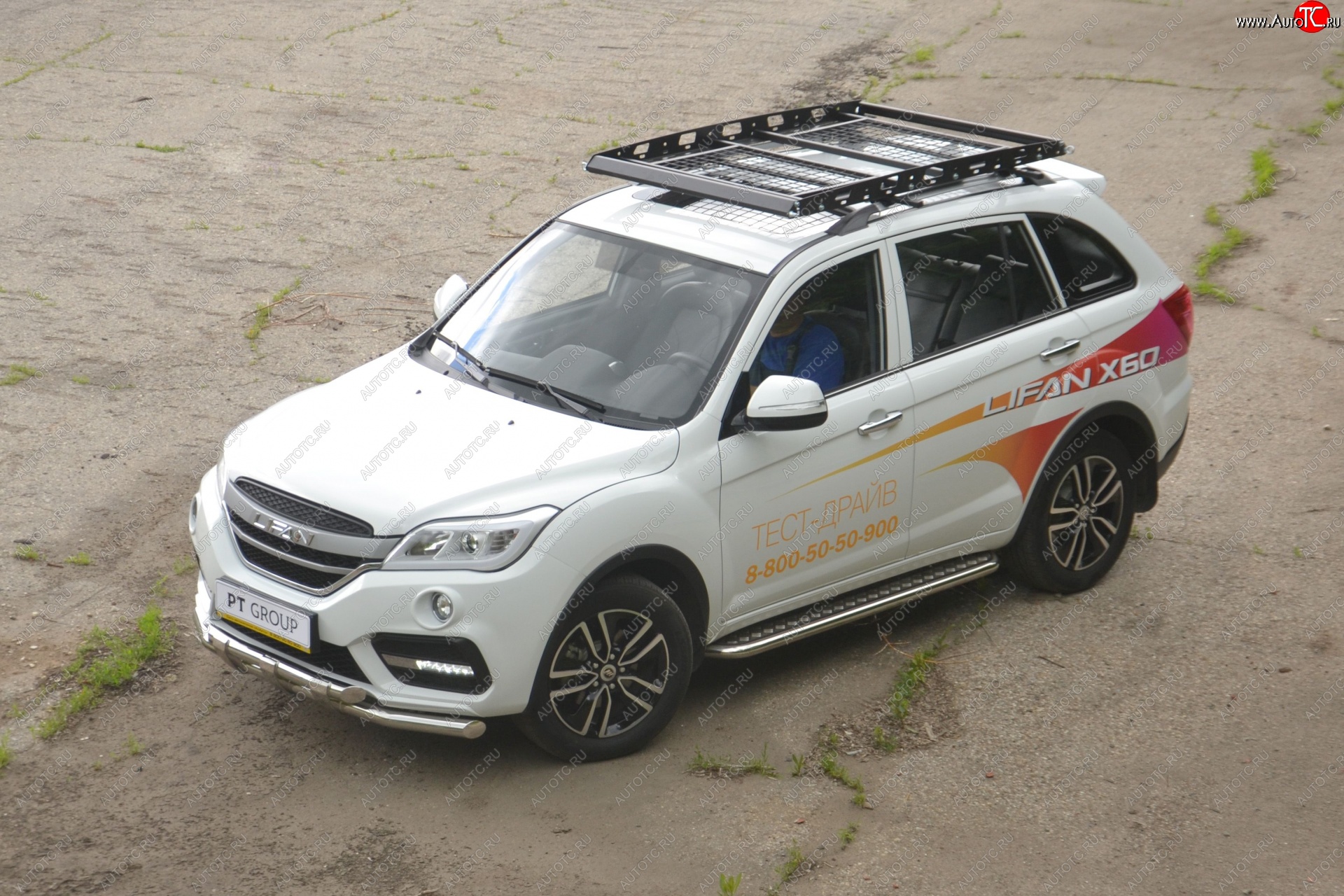 26 349 р. Порожки для ног из трубы Ø51 с алюминиевой площадкой Petroil Tuning Lifan X60 2-ой рестайлинг (2016-2025) (Нержавеющая полированная сталь)  с доставкой в г. Воронеж