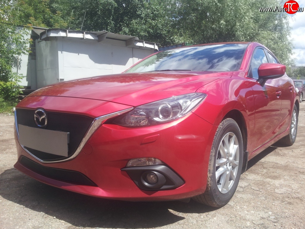 2 599 р. Сетка в решетку радиатора (под номерной знак)Russtal Mazda 3/Axela BM дорестайлинг седан (2013-2016) (черная)  с доставкой в г. Воронеж