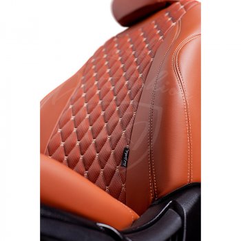 13 499 р. Чехлы для сидений Lord Autofashion Байрон (экокожа, раздельная спинка 40/20/40, подлокотник, 3 Г-образных подголовника)  Mazda CX-5  KF (2016-2025) (Коричневый, вставка коричневая, строчка бежевая)  с доставкой в г. Воронеж. Увеличить фотографию 2