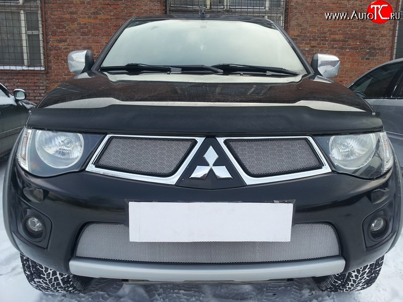 4 649 р. Сетка на бампер Russtal (хром) Mitsubishi L200 4  дорестайлинг (2006-2014)  с доставкой в г. Воронеж
