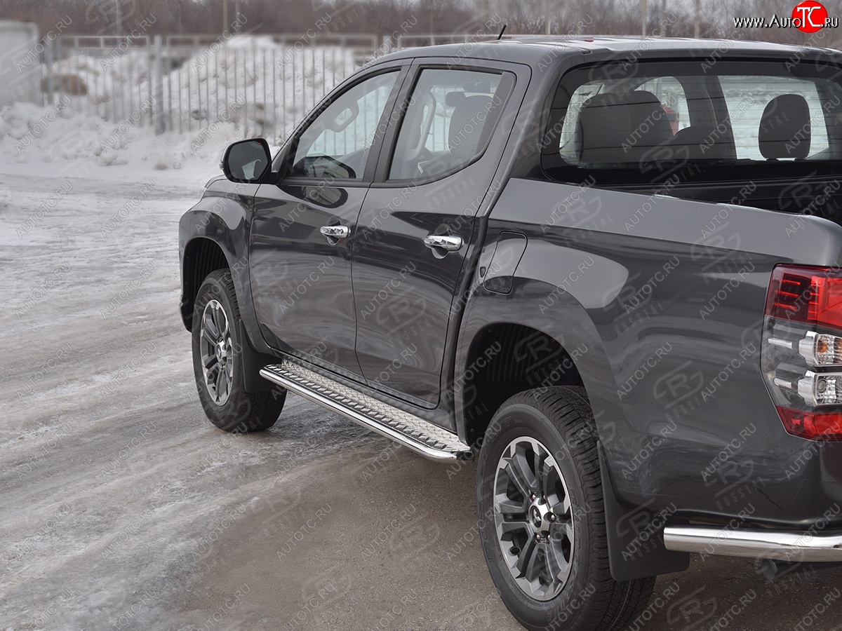 22 999 р. Порожки для ног SLITKOFF (Ø42 мм)  Mitsubishi L200  5 KK,KL (2018-2022) рестайлинг (Лист алюминиевый, труба - сталь окрашенная в черный цвет)  с доставкой в г. Воронеж