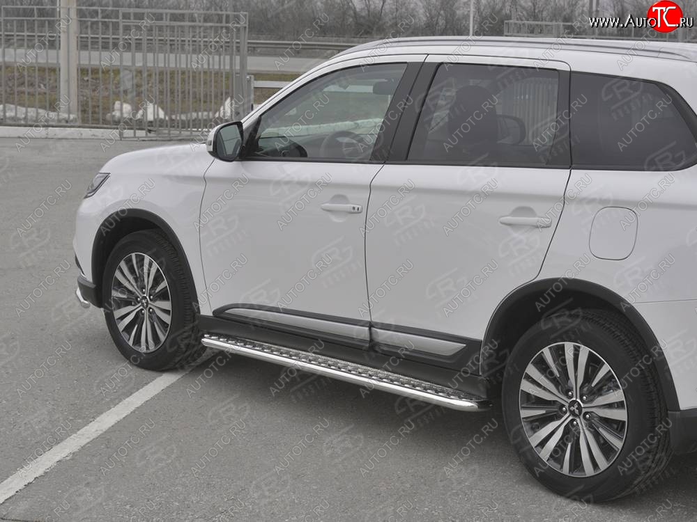 24 649 р. Порожки для ног SLITKOFF (Ø42 мм)  Mitsubishi Outlander  GF (2018-2022) 3-ий рестайлинг (Лист алюминиевый, труба - нержавейка)  с доставкой в г. Воронеж