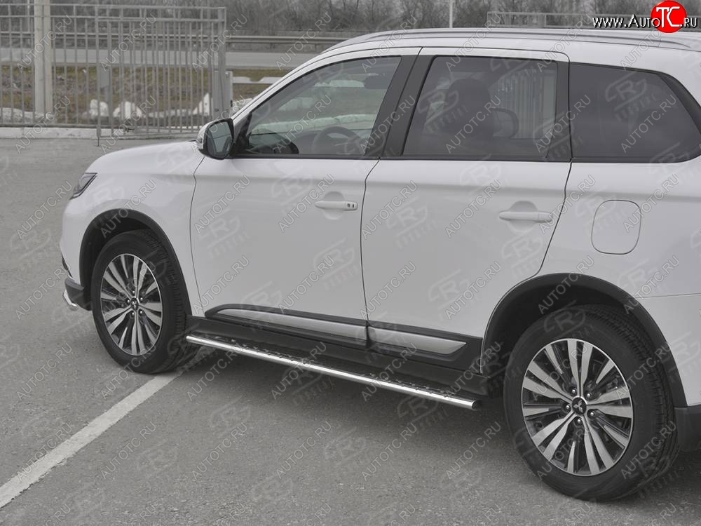 16 649 р. Защита порогов (Ø75x42 мм с проступью, нержавейка) Russtal Mitsubishi Outlander GF 3-ий рестайлинг (2018-2022)  с доставкой в г. Воронеж