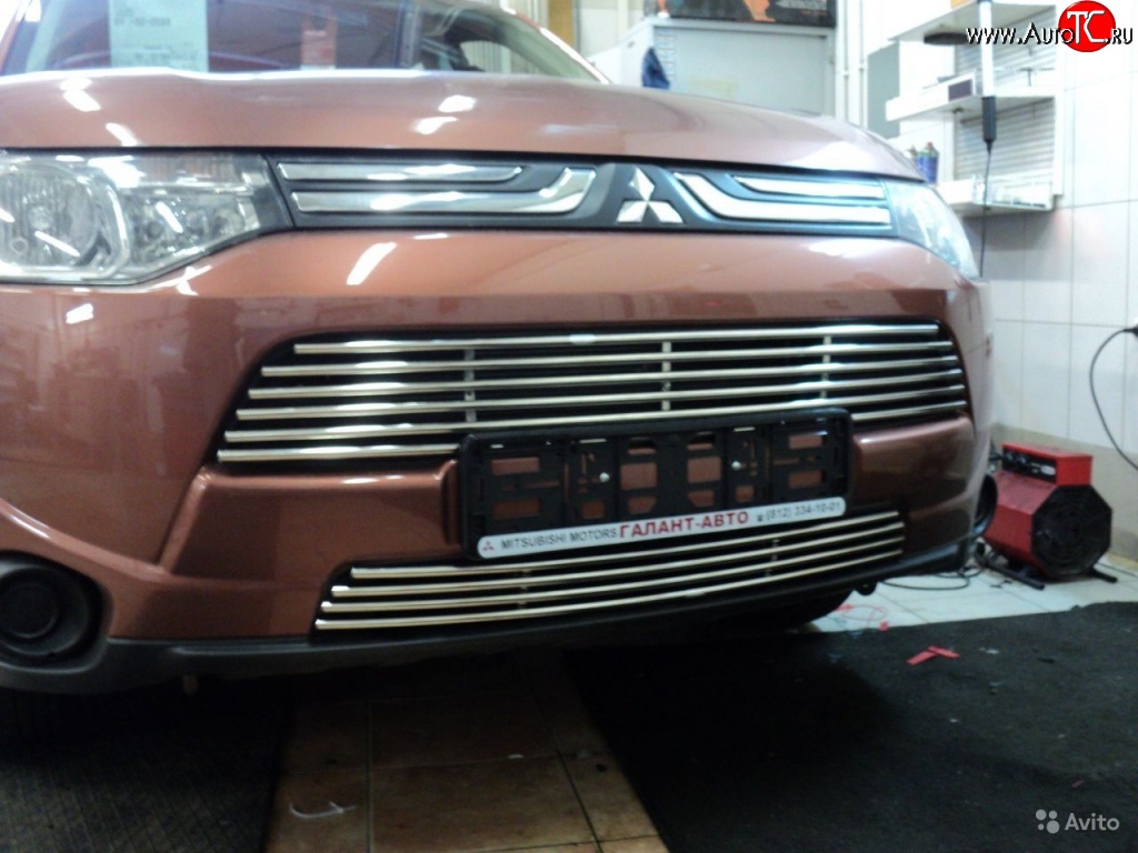 6 899 р. Верхняя декоративная вставка воздухозаборника Berkut Mitsubishi Outlander XL (CW)  дорестайлинг (2005-2009)  с доставкой в г. Воронеж