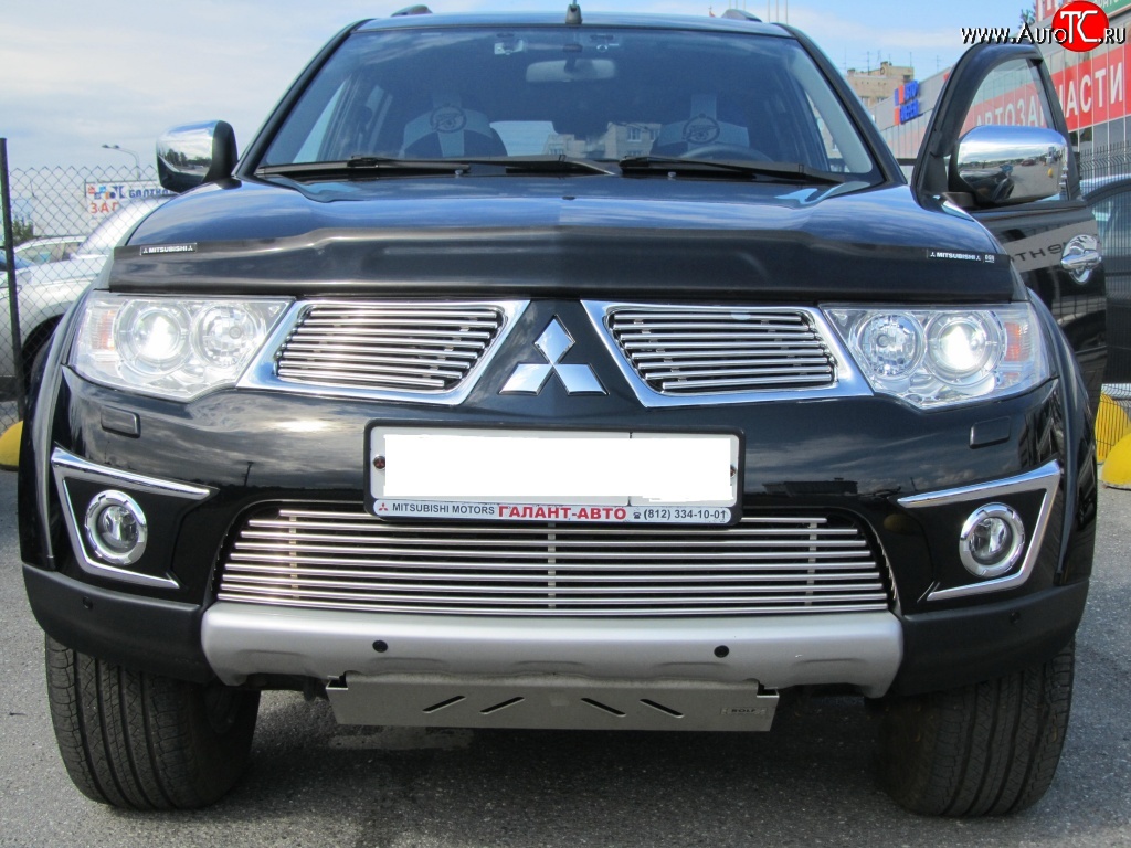 6 399 р. Декоративная вставка воздухозаборника Berkut Mitsubishi Pajero Sport PB дорестайлинг (2008-2013)  с доставкой в г. Воронеж