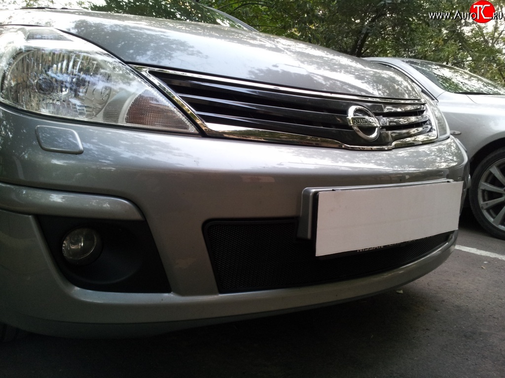 1 839 р. Сетка на бампер Russtal (черная) Nissan Tiida 1 седан C11 рестайлинг (2010-2014)  с доставкой в г. Воронеж