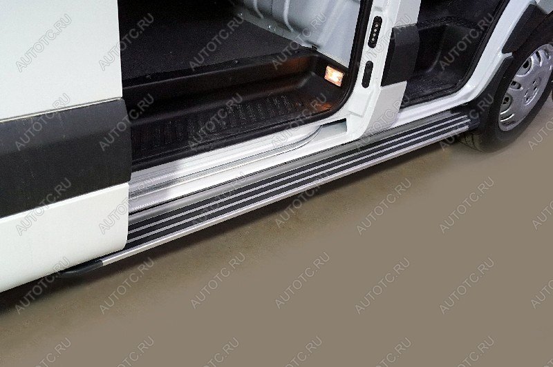 35 699 р. Порог с площадкой d 42,4 мм ТСС Тюнинг Sollers Atlant автобус (2022-2025) (нержавеющий лист)  с доставкой в г. Воронеж
