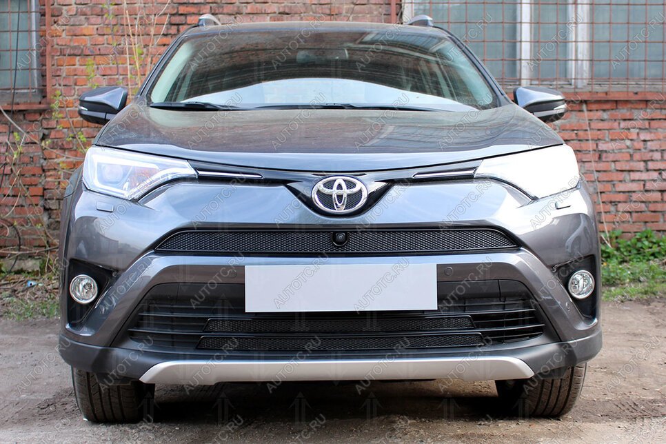 4 099 р. Защита радиатора (верх) (с камерой) Стрелка11 PREMIUM  Toyota RAV4  XA40 (2015-2019) 5 дв. рестайлинг (черная)  с доставкой в г. Воронеж