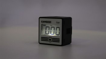 6 749 р. Цифровой манометр с подстветкой экрана PG010-PB-18, Camozzi Camozzi pg010-pb-18  с доставкой в г. Воронеж. Увеличить фотографию 3