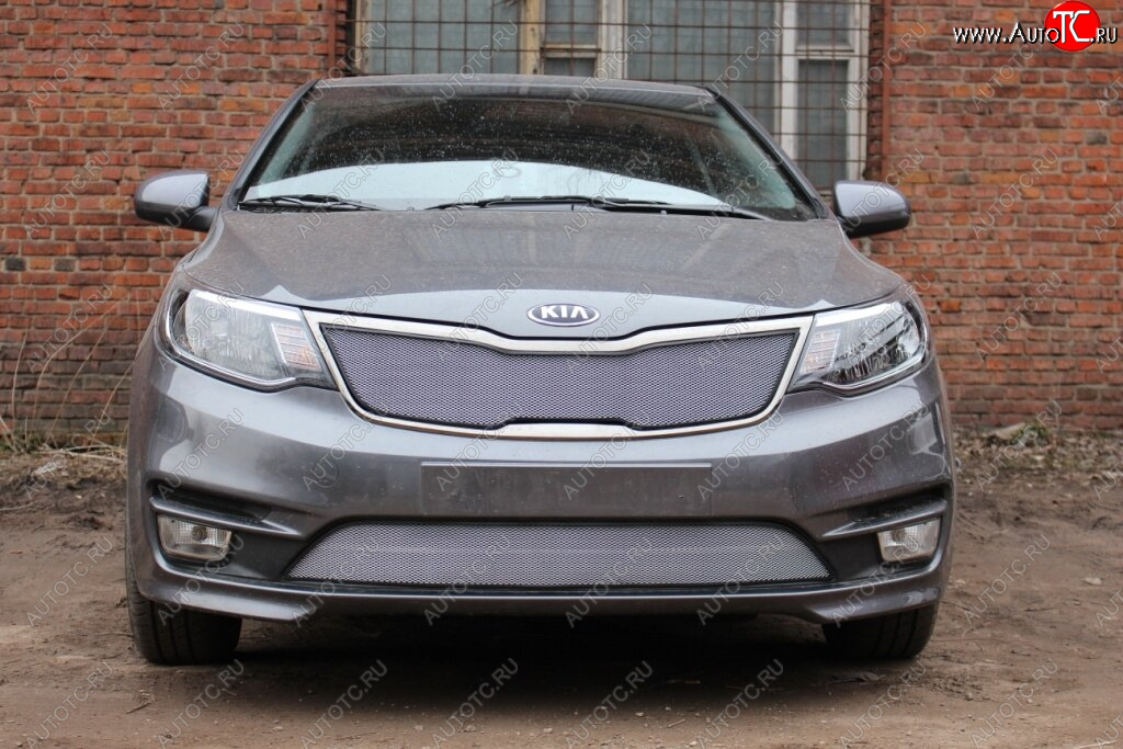 3 149 р. Защитная сетка в бампер (низ, ячейка 3х7 мм) Alfeco Стандарт  KIA Rio  3 QB (2015-2017) рестайлинг седан, хэтчбек 5 дв. рестайлинг (Хром)  с доставкой в г. Воронеж