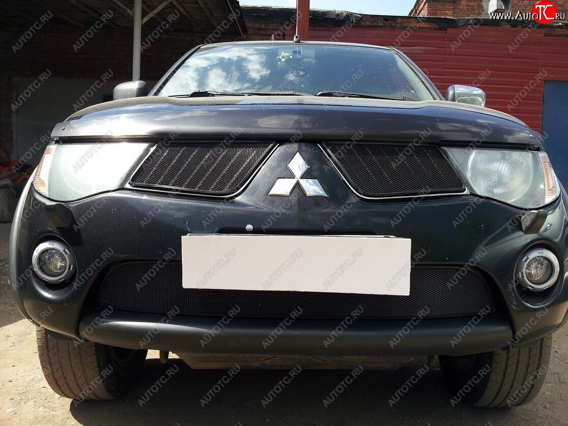 3 169 р. Защитная сетка в бампер (низ, ячейка 3х7 мм) Alfeco Стандарт Mitsubishi L200 4  дорестайлинг (2006-2014) (Чёрная)  с доставкой в г. Воронеж