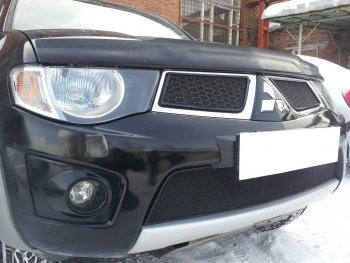 3 169 р. Защитная сетка в бампер (низ, ячейка 3х7 мм) Alfeco Стандарт Mitsubishi L200 4  дорестайлинг (2006-2014) (Чёрная)  с доставкой в г. Воронеж. Увеличить фотографию 3
