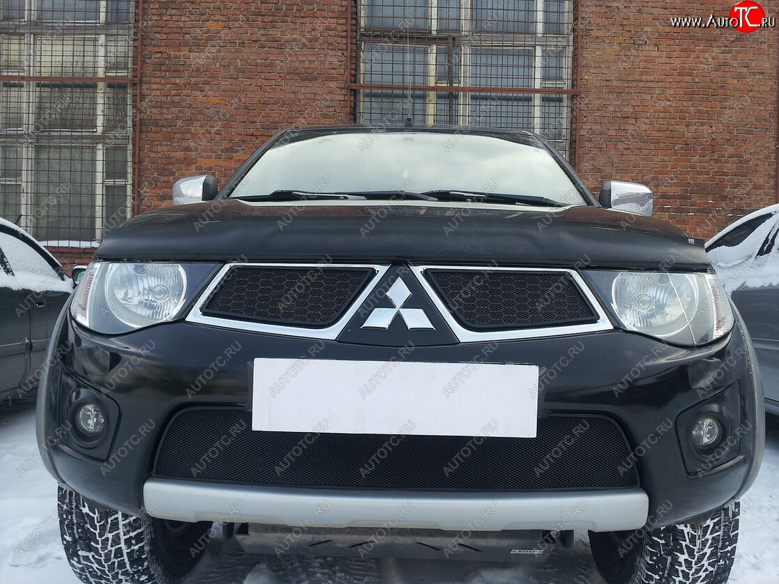 3 169 р. Защитная сетка в бампер (низ, ячейка 3х7 мм) Alfeco Стандарт Mitsubishi L200 4  дорестайлинг (2006-2014) (Чёрная)  с доставкой в г. Воронеж