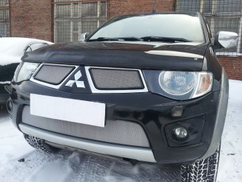 3 299 р. Защитная сетка в бампер (низ, ячейка 3х7 мм) Alfeco Стандарт Mitsubishi L200 4  дорестайлинг (2006-2014) (Хром)  с доставкой в г. Воронеж. Увеличить фотографию 2