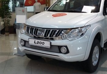 3 149 р. Защитная сетка в бампер (низ, ячейка 3х7 мм) Alfeco Стандарт  Mitsubishi L200  5 KK,KL (2015-2019) дорестайлинг (Хром)  с доставкой в г. Воронеж. Увеличить фотографию 2