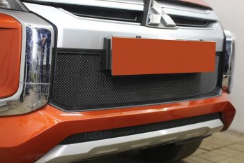 2 569 р. Защитная сетка в бампер (низ, ячейка 3х7 мм) Alfeco Стандарт  Mitsubishi L200  5 KK,KL (2018-2022) рестайлинг (Чёрная)  с доставкой в г. Воронеж. Увеличить фотографию 2