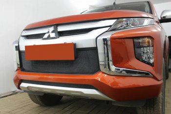 3 499 р. Защитная сетка в бампер (середина, ячейка 3х7 мм) Alfeco Стандарт Mitsubishi L200 5 KK,KL рестайлинг (2018-2022) (Чёрная)  с доставкой в г. Воронеж. Увеличить фотографию 3