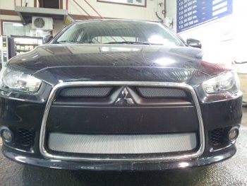 5 999 р. Защитная сетка в бампер (3 части, ячейка 3х7 мм) Alfeco Стандарт  Mitsubishi Lancer  10 CY (2011-2017) седан рестайлинг, хэтчбек 5 дв рестайлинг (Хром)  с доставкой в г. Воронеж. Увеличить фотографию 2