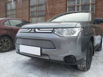 6 349 р. Защитная сетка в бампер (2 части, ячейка 3х7 мм) Alfeco Стандарт Mitsubishi Outlander GF дорестайлинг (2012-2014) (Хром)  с доставкой в г. Воронеж. Увеличить фотографию 3