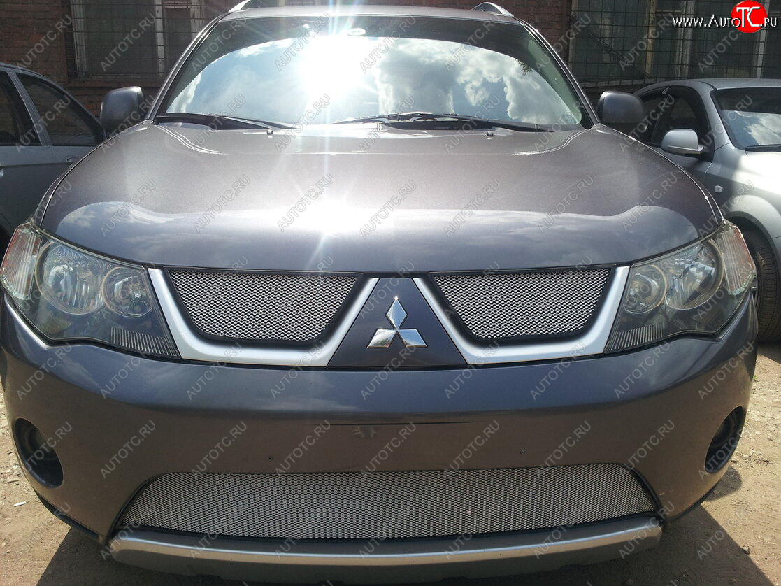 3 079 р. Защитная сетка в бампер (верх, ячейка 3х7 мм) Alfeco Стандарт Mitsubishi Outlander XL (CW) дорестайлинг (2005-2009) (Хром) с доставкой в г. Воронеж Увеличить фотографию 1 3 079 р. Защитная сетка в бампер (верх, ячейка 3х7 мм) Alfeco Стандарт Mitsubishi Outlander XL (CW) дорестайлинг (2005-2009) (Хром) с доставкой в г. Воронеж