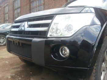 3 169 р. Защитная сетка в бампер (низ, ячейка 3х7 мм) Стрелка11 Стандарт Mitsubishi Pajero 4 V80 дорестайлинг (2006-2011) (Чёрная)  с доставкой в г. Воронеж. Увеличить фотографию 3