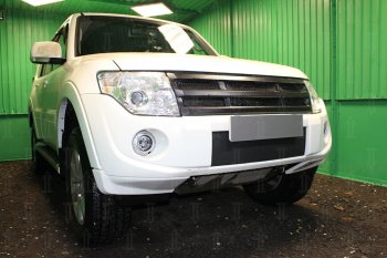 3 169 р. Защитная сетка в бампер (низ, ячейка 3х7 мм) Стрелка11 Стандарт  Mitsubishi Pajero ( 4 V90,  4 V80) (2011-2015) 1-ый рестайлинг, 3 дв. 1-ый рестайлинг (Чёрная)  с доставкой в г. Воронеж. Увеличить фотографию 3