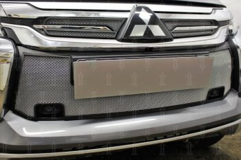 3 799 р. Защитная сетка в бампер (верх, ячейка 3х7 мм) Стрелка11 Премиум  Mitsubishi Pajero Sport  QE (2015-2021) дорестайлинг (Хром)  с доставкой в г. Воронеж. Увеличить фотографию 2