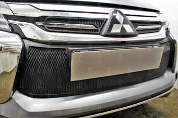 4 299 р. Защитная сетка в бампер (низ, ячейка 3х7 мм) Стрелка11 Стандарт  Mitsubishi Pajero Sport  QE (2015-2021) дорестайлинг (Чёрная)  с доставкой в г. Воронеж. Увеличить фотографию 2