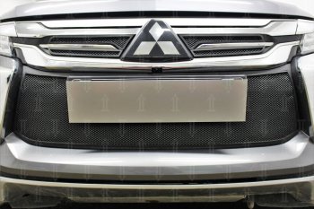 4 299 р. Защитная сетка в бампер (низ, ячейка 3х7 мм) Стрелка11 Стандарт  Mitsubishi Pajero Sport  QE (2015-2021) дорестайлинг (Чёрная)  с доставкой в г. Воронеж. Увеличить фотографию 3