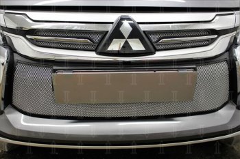 4 499 р. Защитная сетка в бампер (низ, ячейка 3х7 мм) Стрелка11 Стандарт  Mitsubishi Pajero Sport  QE (2015-2021) дорестайлинг (Хром)  с доставкой в г. Воронеж. Увеличить фотографию 2
