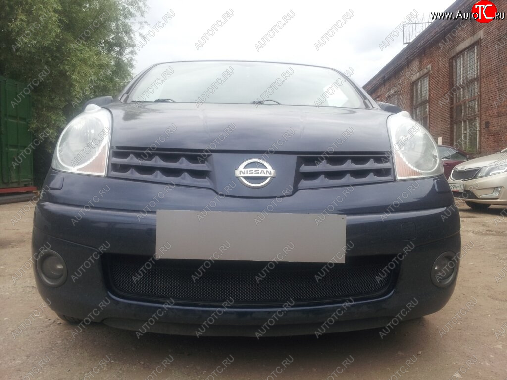 2 999 р. Защитная сетка в бампер (низ, ячейка 3х7 мм) Стрелка11 Стандарт Nissan Note 1 E11 дорестайлинг (2004-2008) (Чёрная) с доставкой в г. Воронеж Увеличить фотографию 1 2 999 р. Защитная сетка в бампер (низ, ячейка 3х7 мм) Стрелка11 Стандарт Nissan Note 1 E11 дорестайлинг (2004-2008) (Чёрная) с доставкой в г. Воронеж