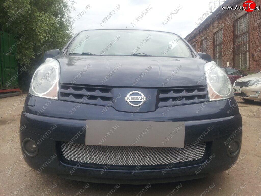 3 179 р. Защитная сетка в бампер (низ, ячейка 3х7 мм) Стрелка11 Стандарт Nissan Note 1 E11 дорестайлинг (2004-2008) (Хром)  с доставкой в г. Воронеж