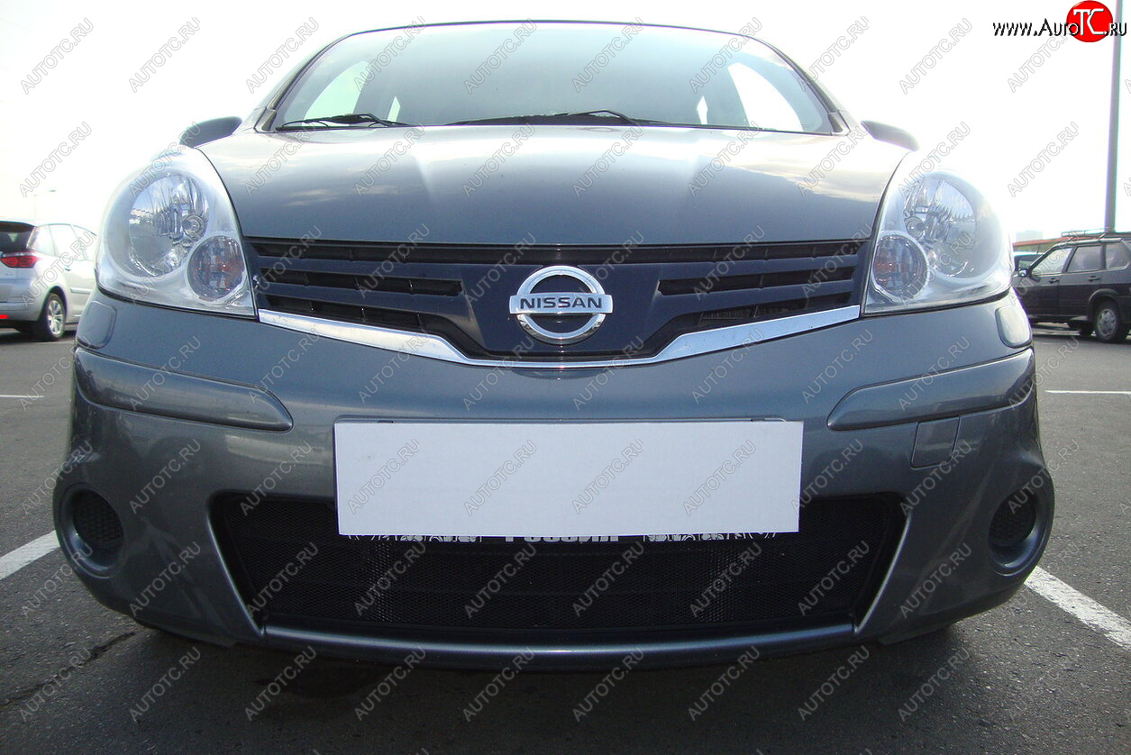 2 999 р. Защитная сетка в бампер (низ, ячейка 3х7 мм) Стрелка11 Стандарт Nissan Note 1 E11 рестайлинг (2008-2013) (Чёрная)  с доставкой в г. Воронеж
