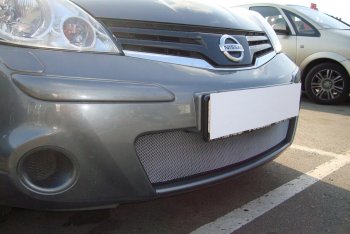 3 179 р. Защитная сетка в бампер (низ, ячейка 3х7 мм) Стрелка11 Стандарт  Nissan Note  1 (2008-2013) E11 рестайлинг (Хром)  с доставкой в г. Воронеж. Увеличить фотографию 3