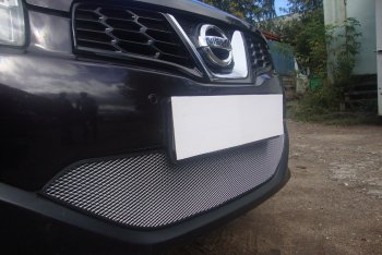 3 599 р. Защитная сетка в бампер (низ, ячейка 3х7 мм) Стрелка11 Стандарт  Nissan Qashqai  1 (2010-2013) J10 рестайлинг (Хром)  с доставкой в г. Воронеж. Увеличить фотографию 2
