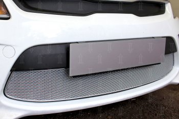 4 199 р. Защитная сетка в бампер (низ, ячейка 4х10 мм) Alfeco Премиум  KIA Rio  4 YB (2017-2020) дорестайлинг, хэтчбэк (Хром)  с доставкой в г. Воронеж. Увеличить фотографию 3