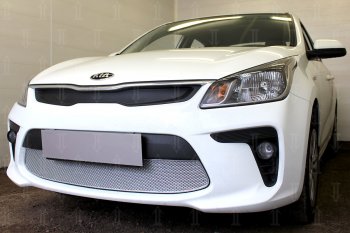 4 199 р. Защитная сетка в бампер (низ, ячейка 4х10 мм) Alfeco Премиум  KIA Rio  4 YB (2017-2020) дорестайлинг, хэтчбэк (Хром)  с доставкой в г. Воронеж. Увеличить фотографию 4