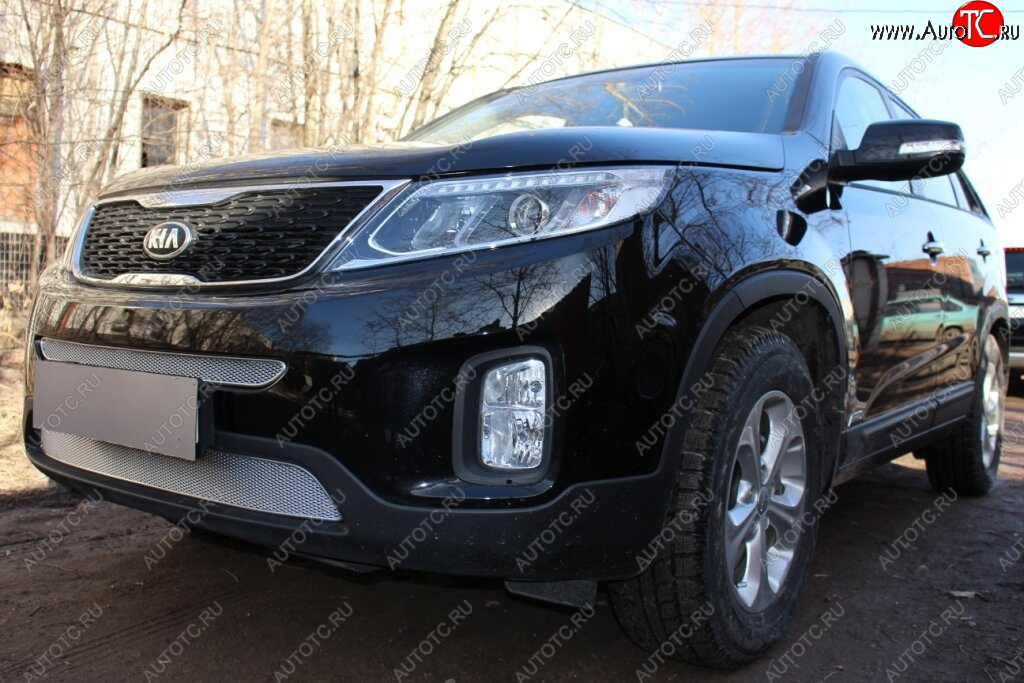 4 299 р. Защитная сетка в бампер (низ, ячейка 4х10 мм) Alfeco Премиум KIA Sorento XM рестайлинг (2012-2015) (Хром)  с доставкой в г. Воронеж