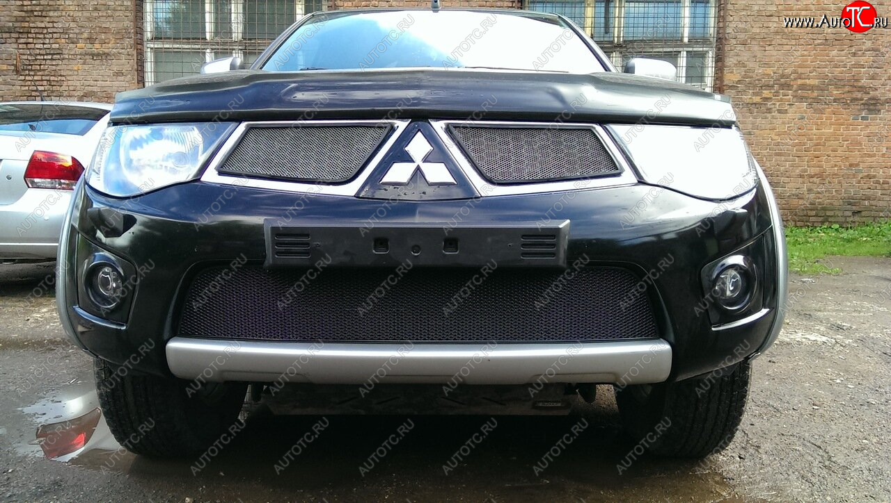 4 099 р. Защитная сетка в бампер (низ, ячейка 4х10 мм) Alfeco Премиум Mitsubishi L200 4  дорестайлинг (2006-2014)  с доставкой в г. Воронеж