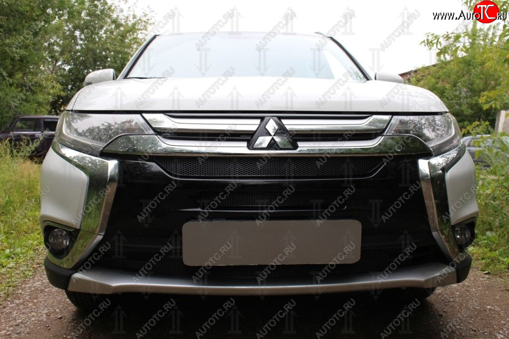 8 649 р. Защитная сетка в бампер (3 части, ячейка 4х10 мм) Alfeco Премиум Mitsubishi Outlander GF 2-ой рестайлинг (2015-2018) (Чёрная)  с доставкой в г. Воронеж