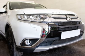 8 649 р. Защитная сетка в бампер (3 части, с парктроником, ячейка 4х10 мм) Alfeco Премиум Mitsubishi Outlander GF 2-ой рестайлинг (2015-2018) (Чёрная)  с доставкой в г. Воронеж. Увеличить фотографию 4