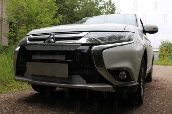 9 199 р. Защитная сетка в бампер (3 части, ячейка 4х10 мм) Alfeco Премиум Mitsubishi Outlander GF 2-ой рестайлинг (2015-2018) (Хром)  с доставкой в г. Воронеж. Увеличить фотографию 3