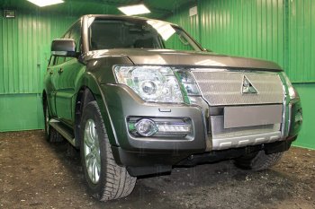 4 299 р. Защитная сетка в бампер (низ, ячейка 4х10 мм) Стрелка11 Премиум Mitsubishi Pajero 4 V90 2-ой рестайлинг (2014-2020) (Хром)  с доставкой в г. Воронеж. Увеличить фотографию 2